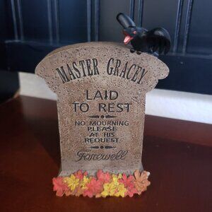 Disney Parks 2015 Haunted Mansion Master Gracey Tombstone Figurine